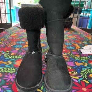 Real black Ugg boots size 6 genuine Australian. Extra plush inside
